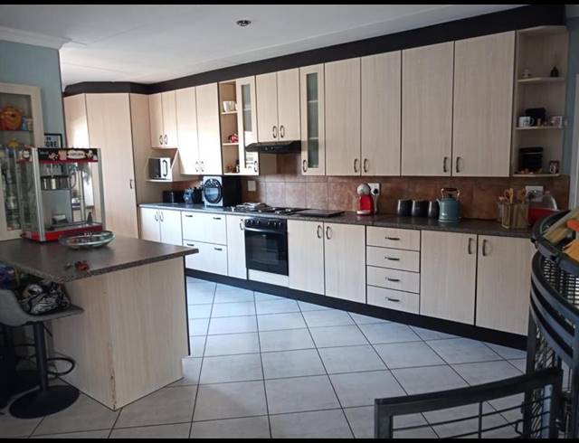 3 BEDROOM HOUSE FOR SALE IN VANDERBIJLPARK SE 8